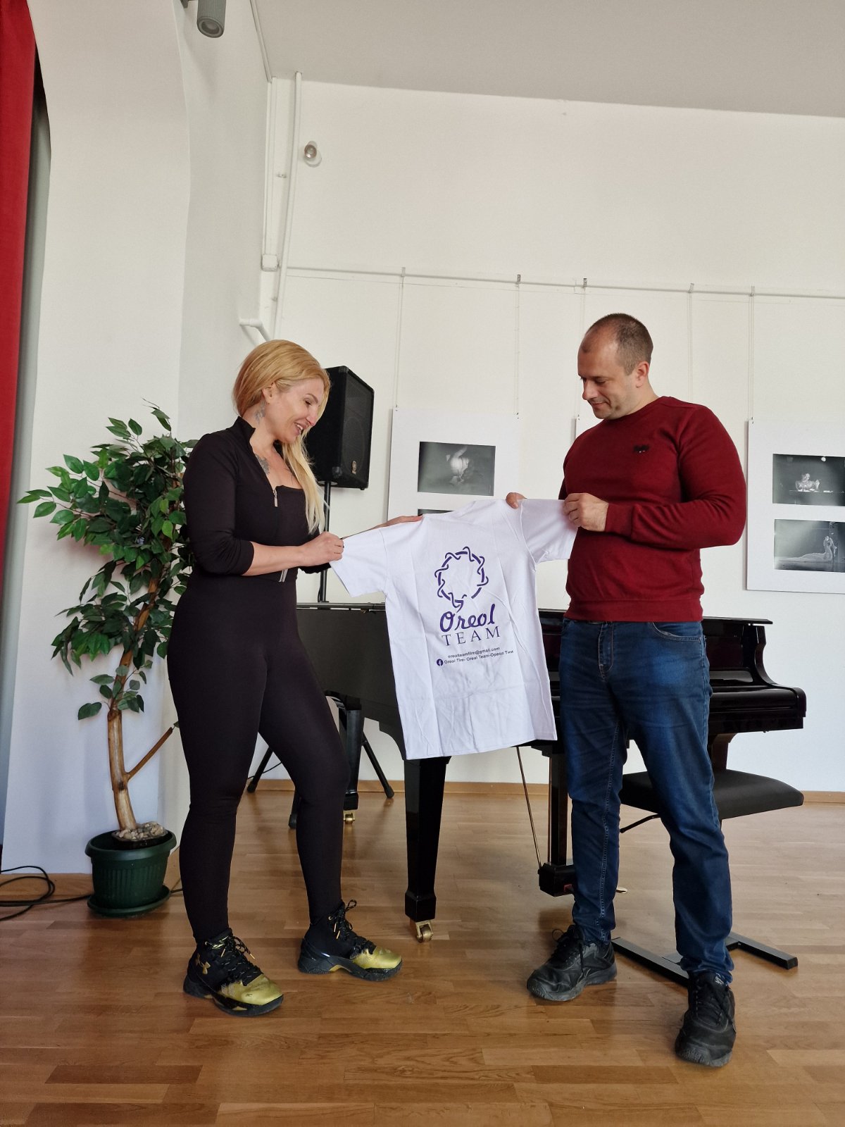 Danas smo i ozvaničili saradnju sa Kulturnim centrom Bačka Palanka. Tom prilikom, direktorici ustanove Olji Nađ uručili smo majicu u znak novog prijateljstva i saradnje.